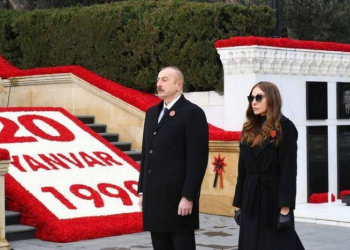 President Ilham Aliyev visits the Alley of Martyrs